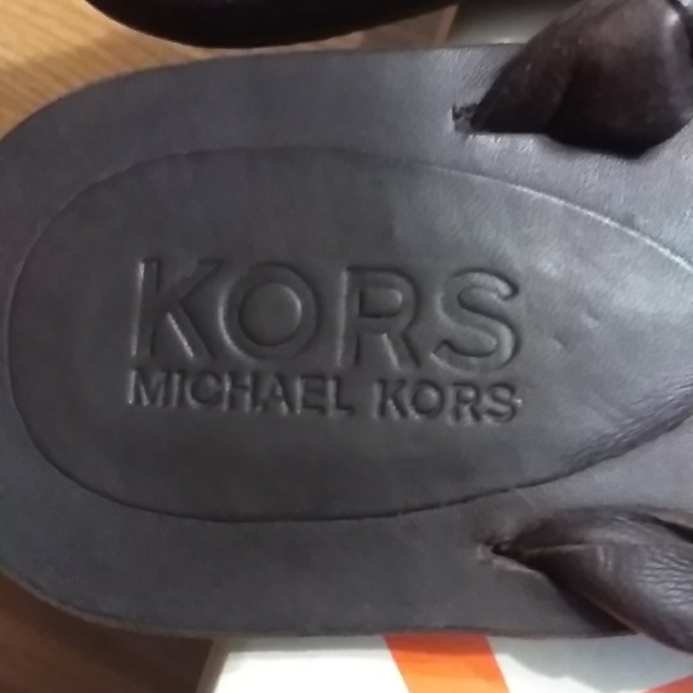NEW IN BOX MICHAEL KORS LEATHER FLIP FLOPS 8W - Picture 3 of 4